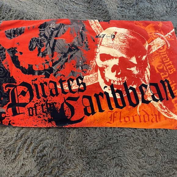 Disney pirates of the Caribbean dead man’s chest beach towel - Picture 3 of 8